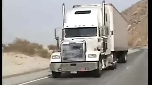Порно видео: порно в грузовой машине