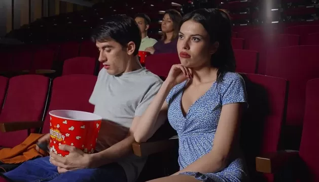 Итальянское порно в кинотеатре - видео